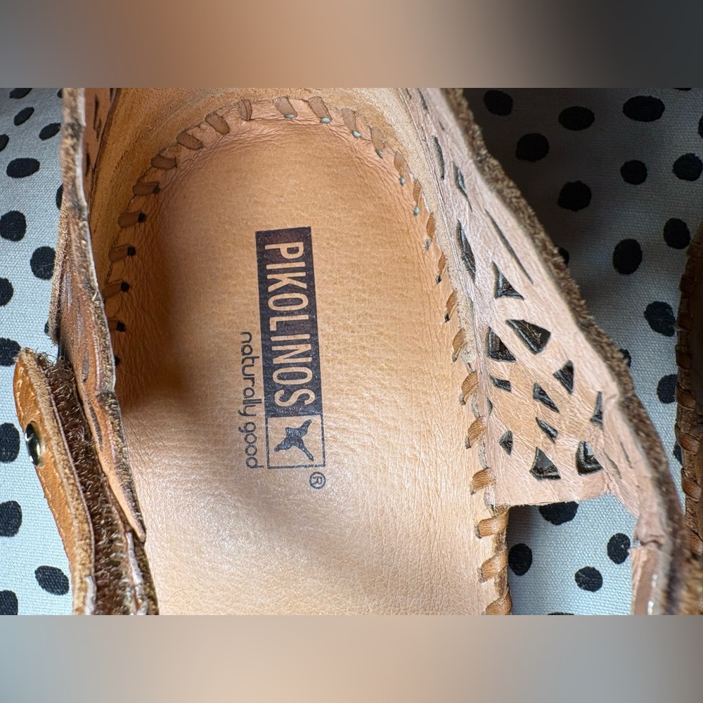 Pikolinos, the Puerto Vallarta Perforated Leather Mary Jane Flats size 40 - Picture 5 of 12